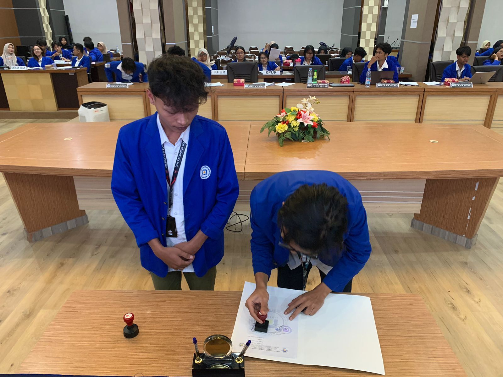 Penyetujuan Undang-Undang (Hari Pertama)